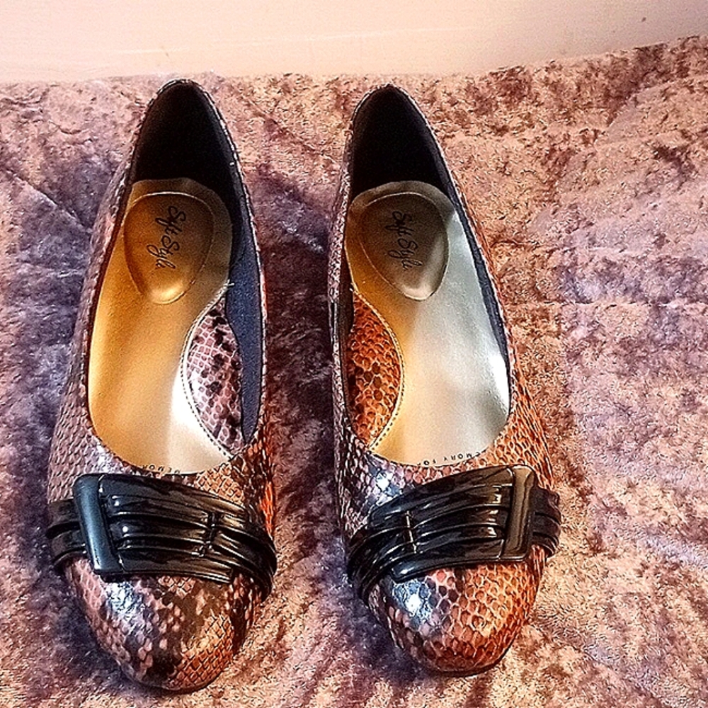 Python Women's Narrow Shoe